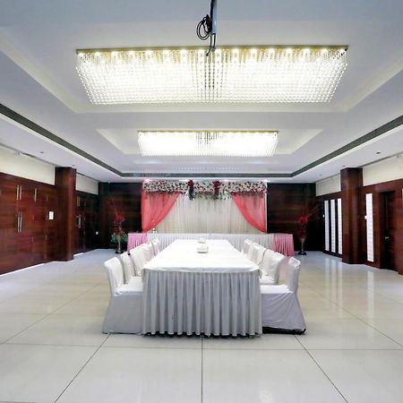 Hotel Shri Khedapati International Dewās Kültér fotó