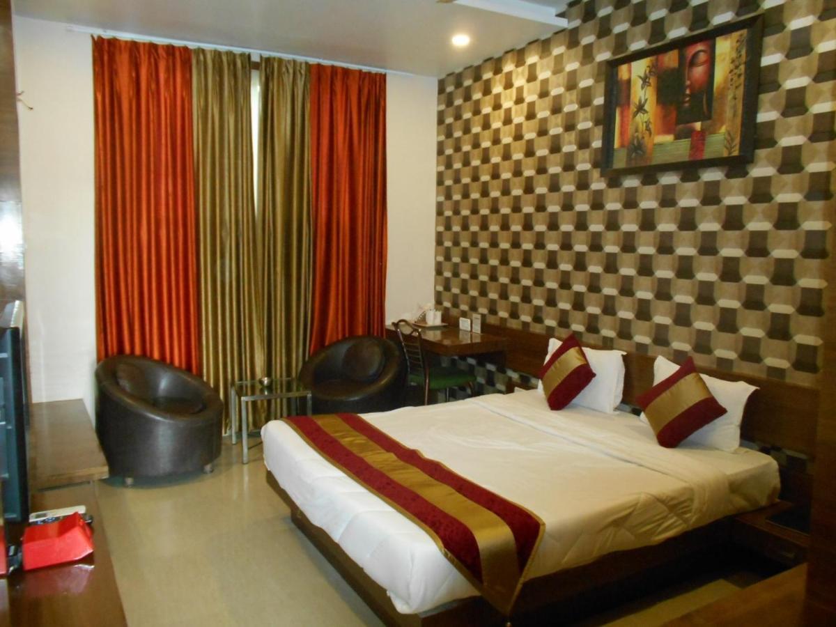 Hotel Shri Khedapati International Dewās Kültér fotó