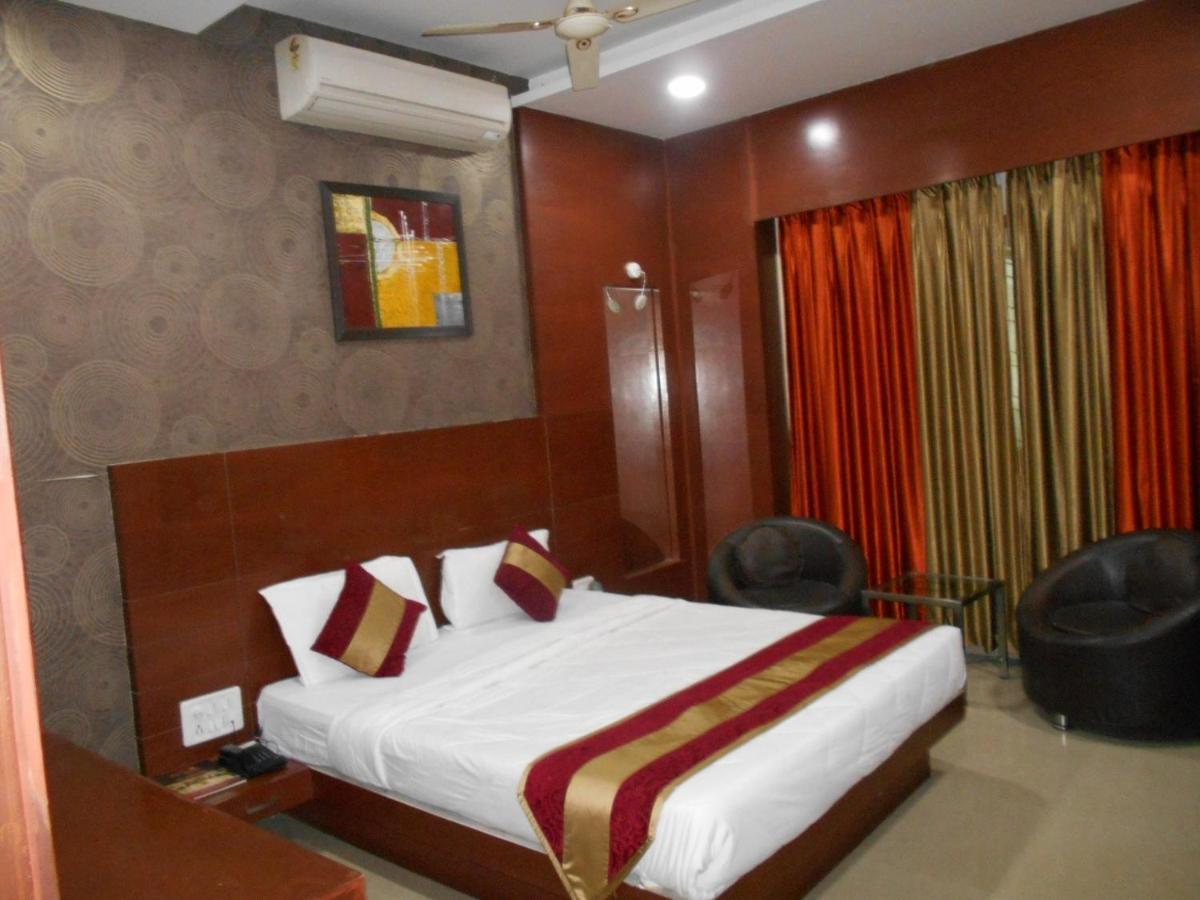 Hotel Shri Khedapati International Dewās Kültér fotó