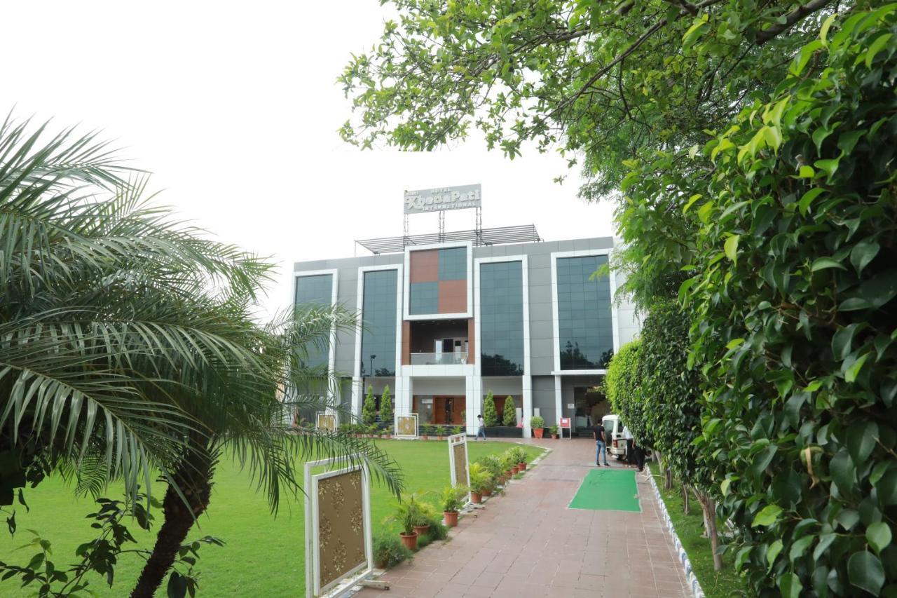 Hotel Shri Khedapati International Dewās Kültér fotó