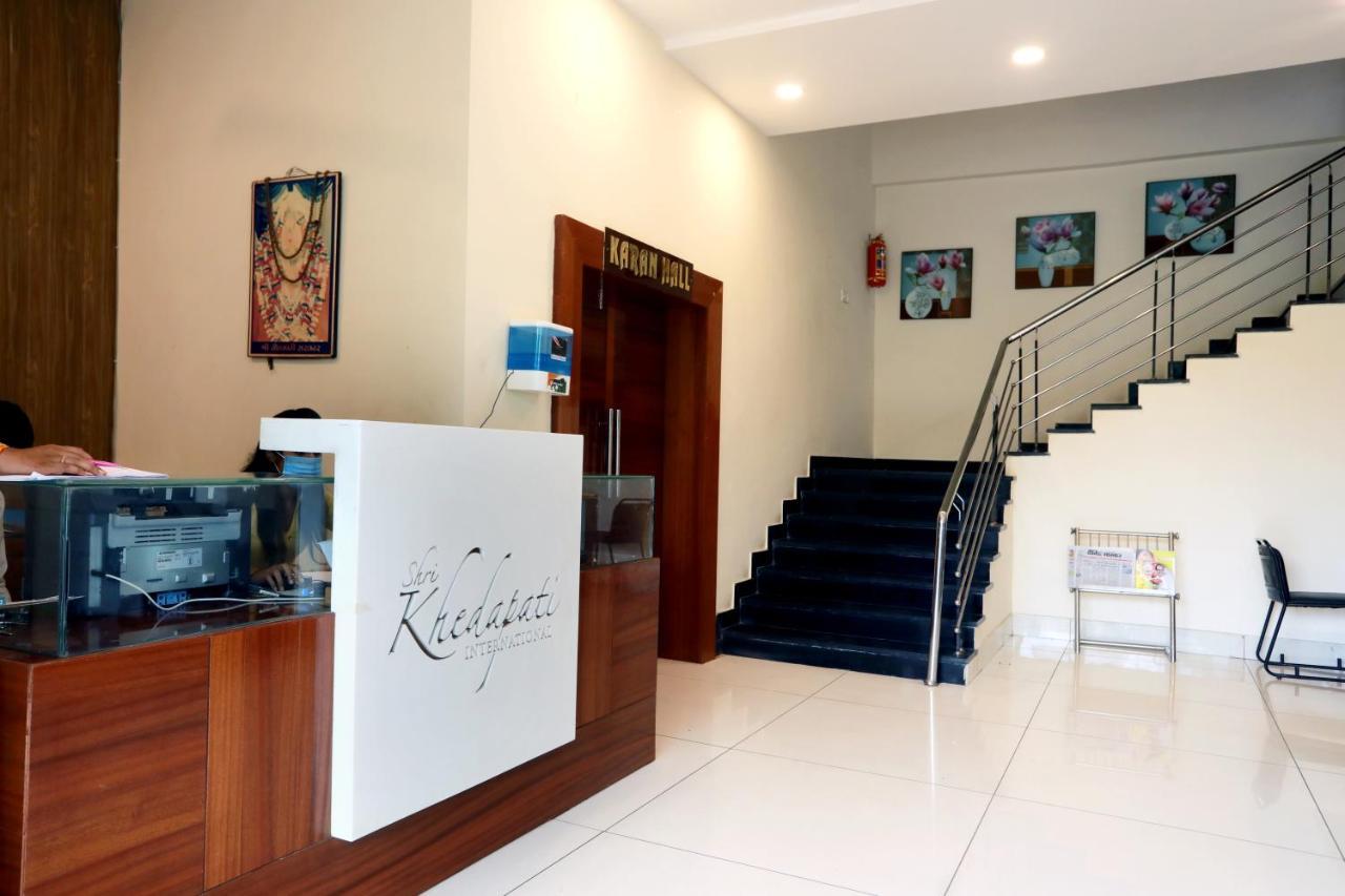 Hotel Shri Khedapati International Dewās Kültér fotó