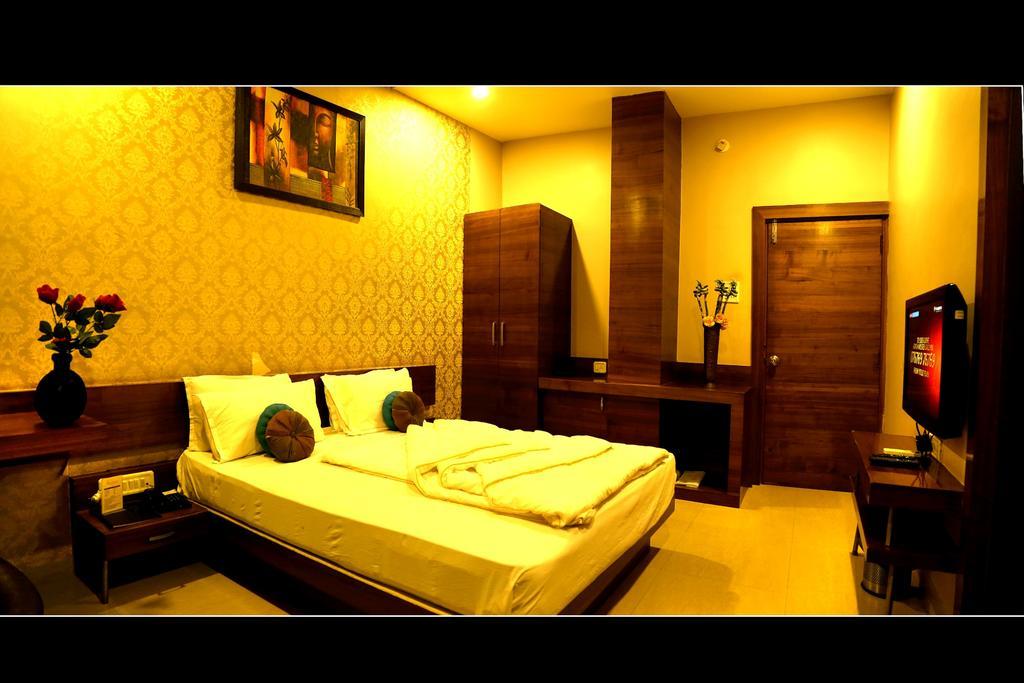 Hotel Shri Khedapati International Dewās Kültér fotó