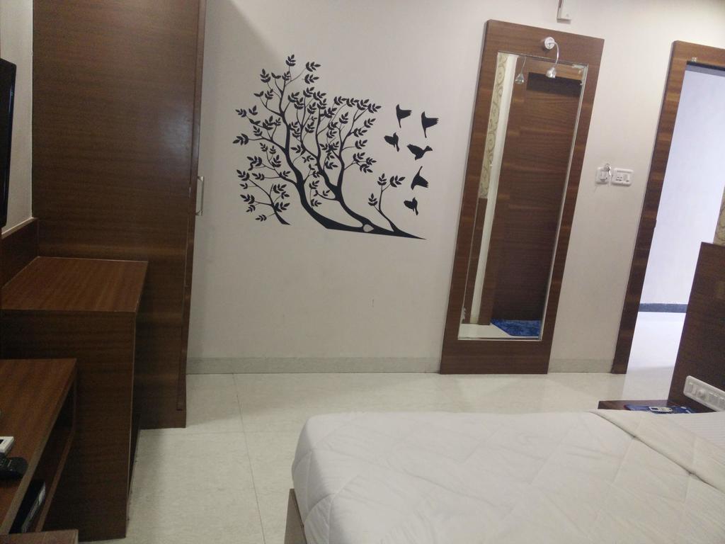 Hotel Shri Khedapati International Dewās Kültér fotó