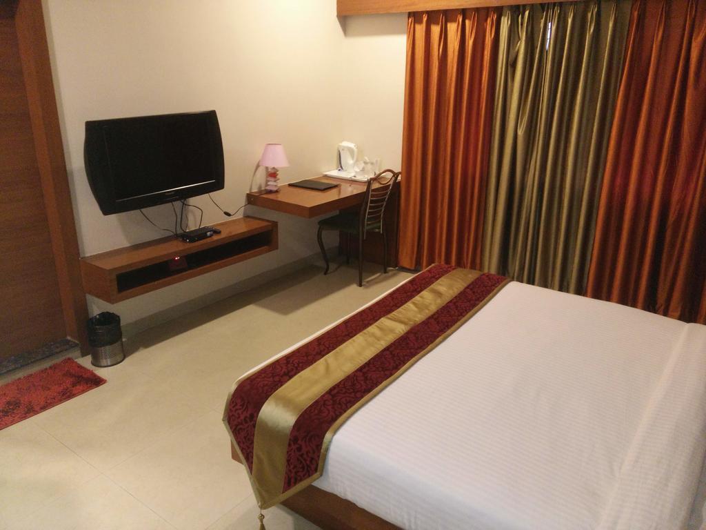 Hotel Shri Khedapati International Dewās Kültér fotó