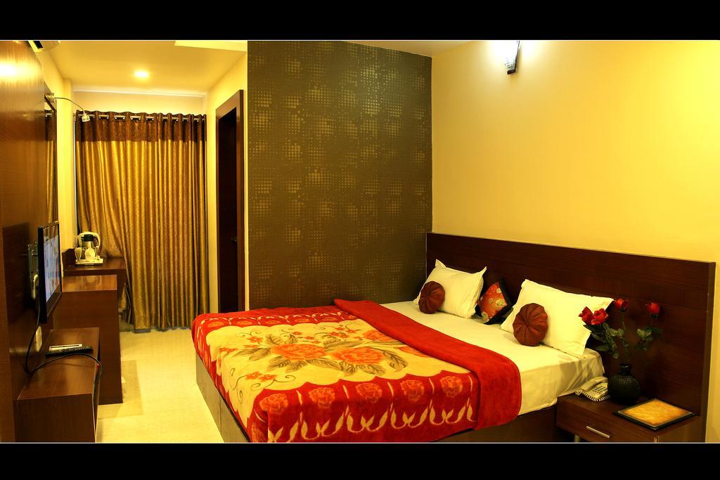 Hotel Shri Khedapati International Dewās Kültér fotó