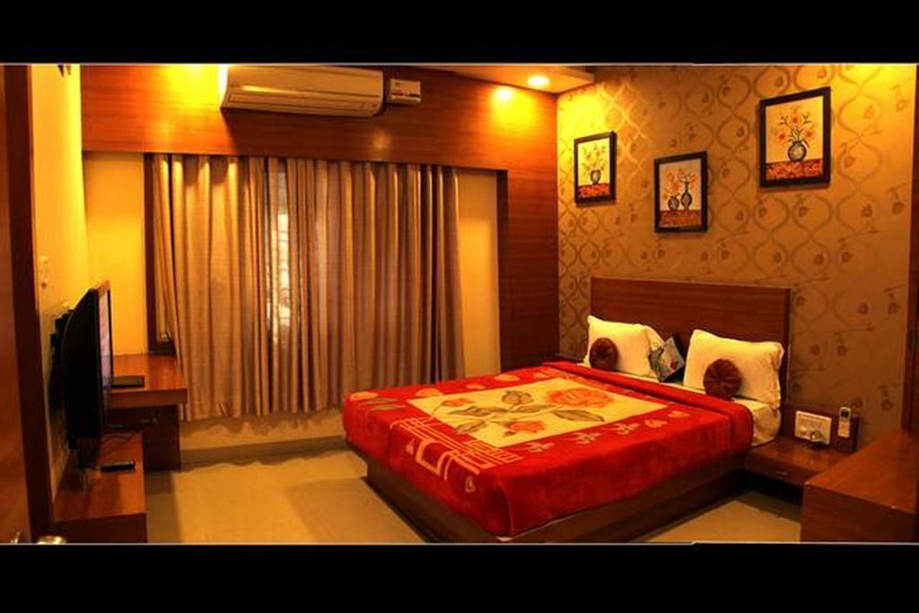 Hotel Shri Khedapati International Dewās Kültér fotó