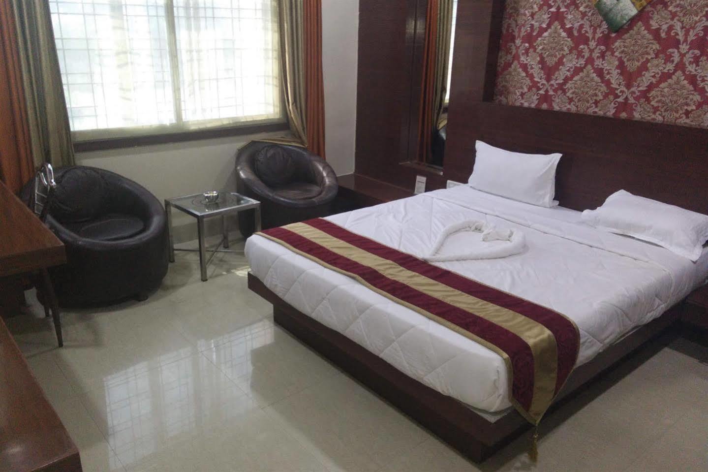 Hotel Shri Khedapati International Dewās Kültér fotó