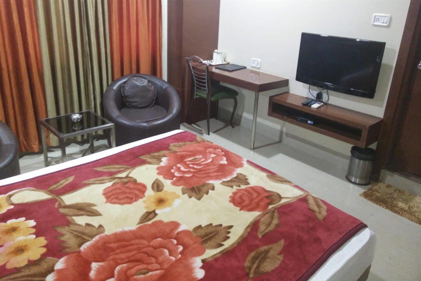 Hotel Shri Khedapati International Dewās Kültér fotó