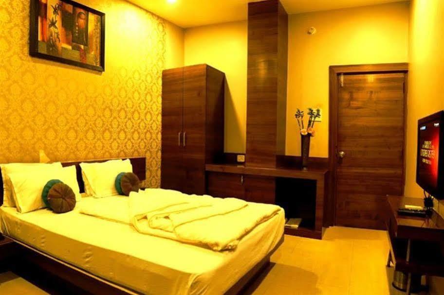 Hotel Shri Khedapati International Dewās Kültér fotó