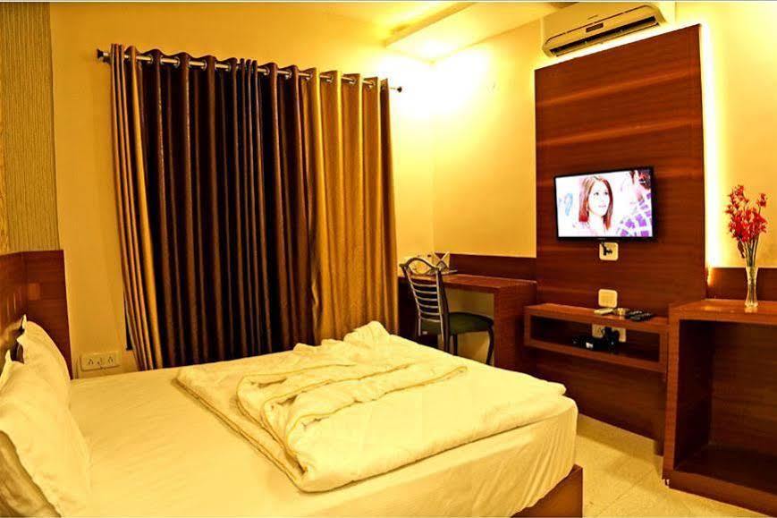 Hotel Shri Khedapati International Dewās Kültér fotó