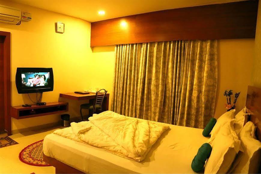 Hotel Shri Khedapati International Dewās Kültér fotó