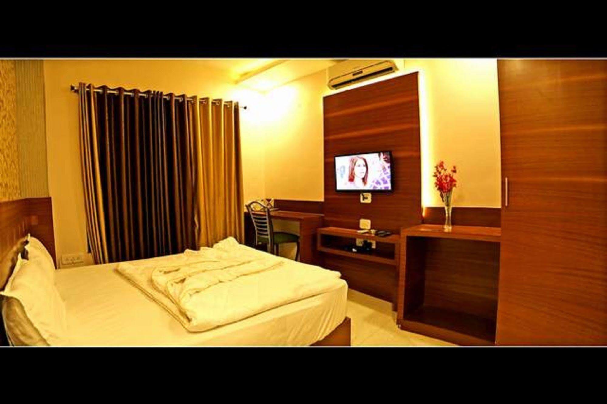 Hotel Shri Khedapati International Dewās Kültér fotó