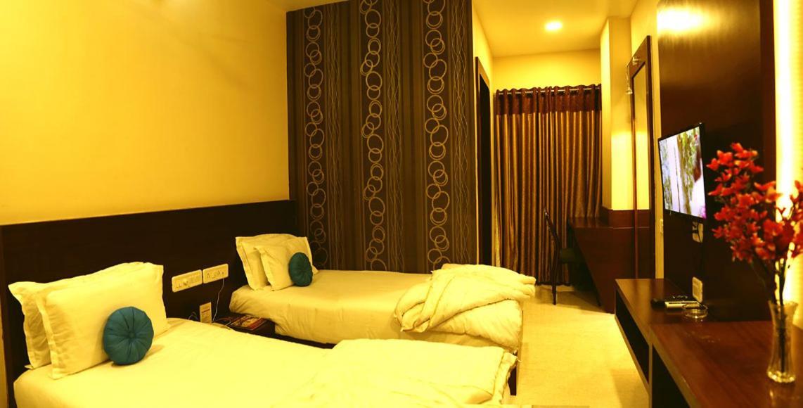 Hotel Shri Khedapati International Dewās Kültér fotó