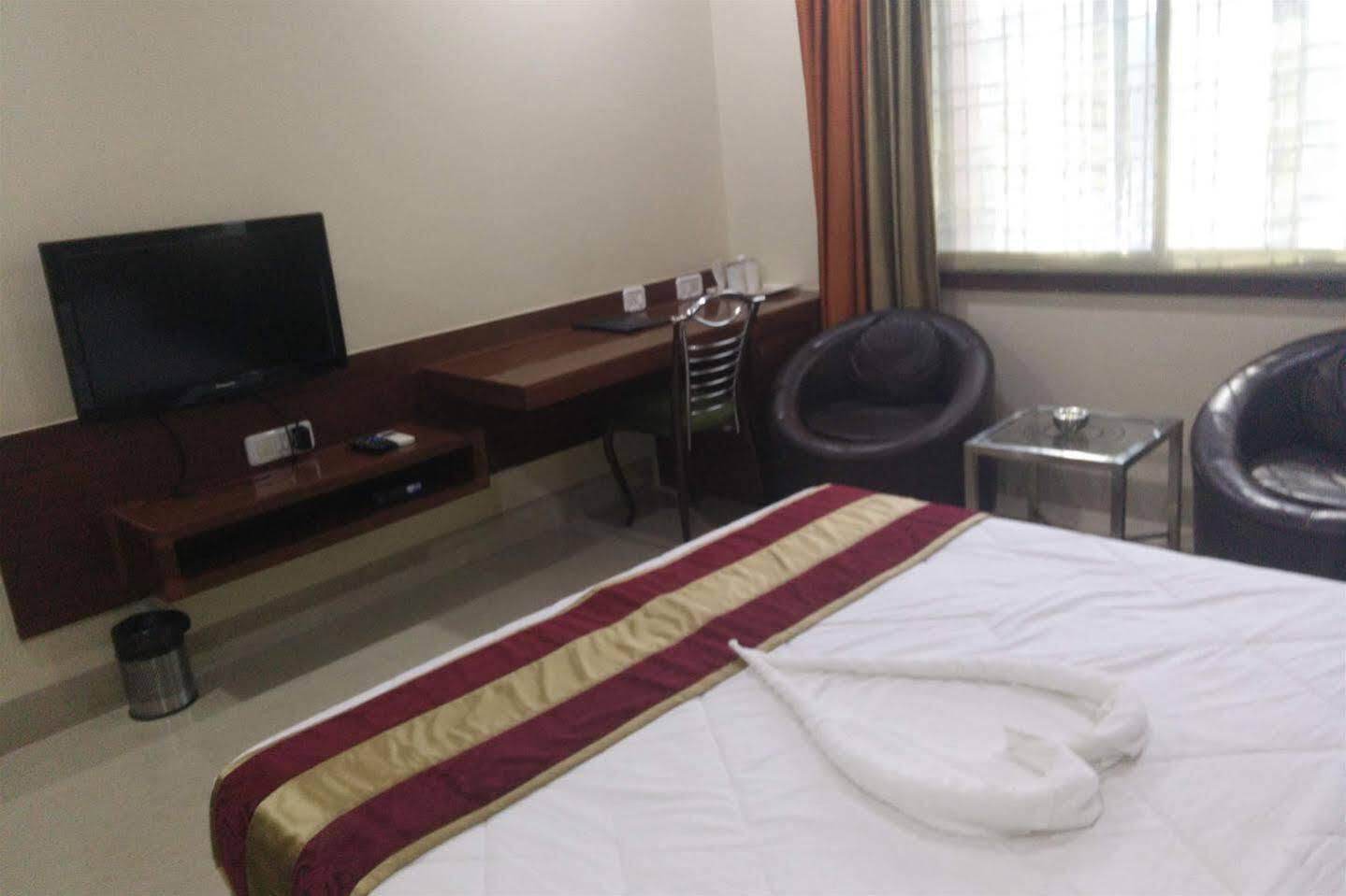 Hotel Shri Khedapati International Dewās Kültér fotó