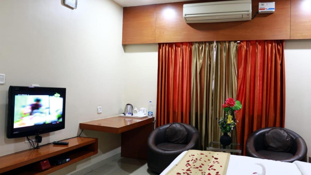 Hotel Shri Khedapati International Dewās Kültér fotó