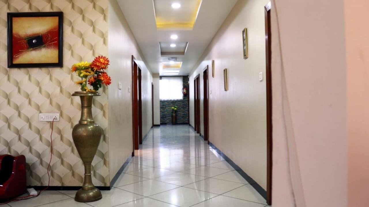 Hotel Shri Khedapati International Dewās Kültér fotó